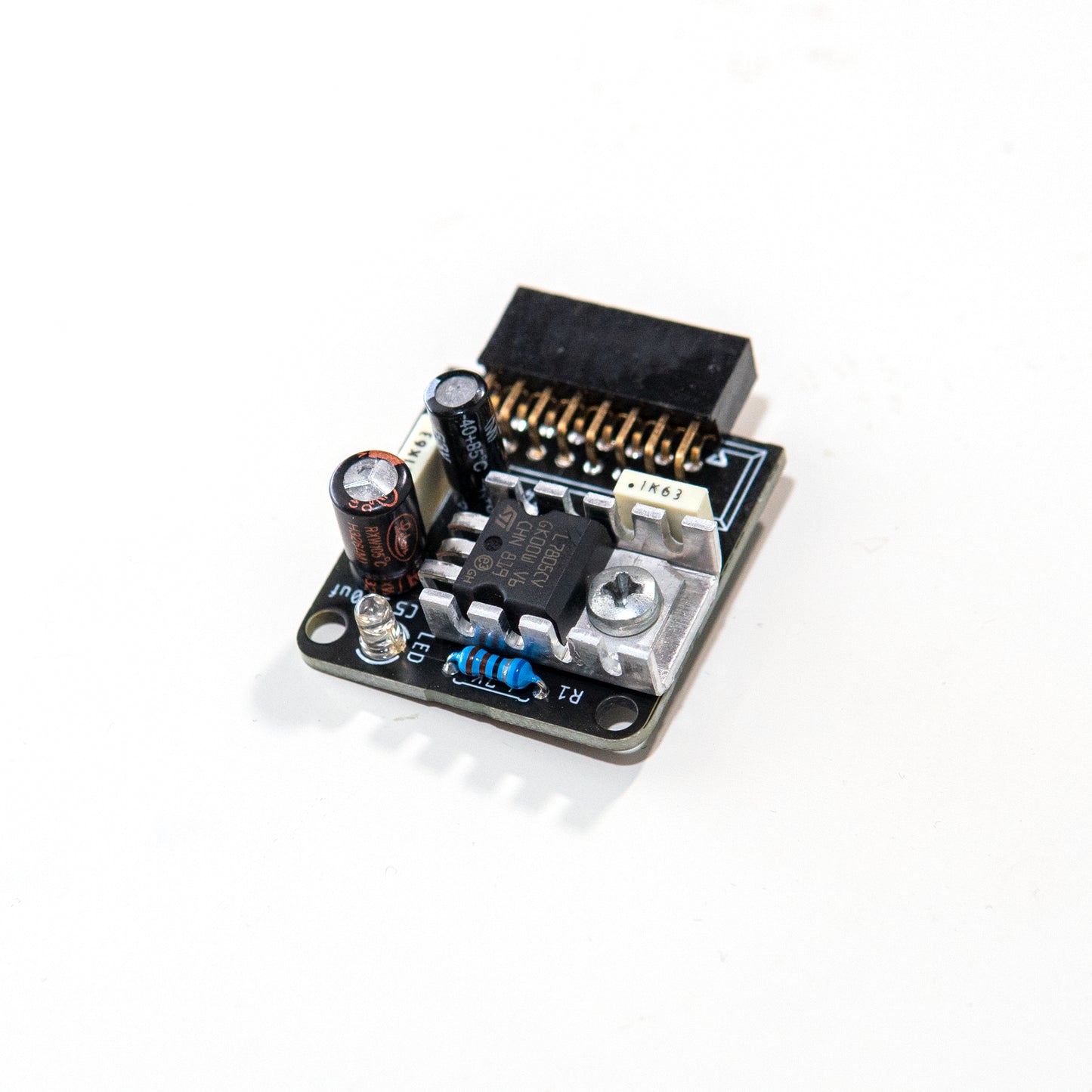 5V PSU for eurorack modular synth. Fully built and easy install directly on the bus board. All components visible. LED, regulator with heatsink, capacitors and resistor.